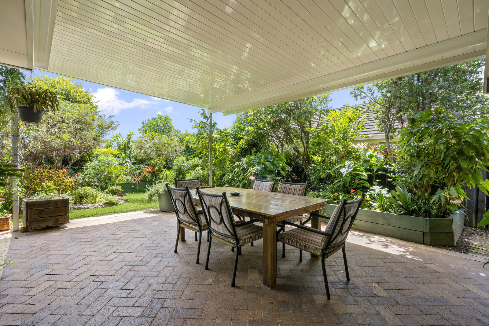 002_Open2view_ID737816-20_Beltana_Way