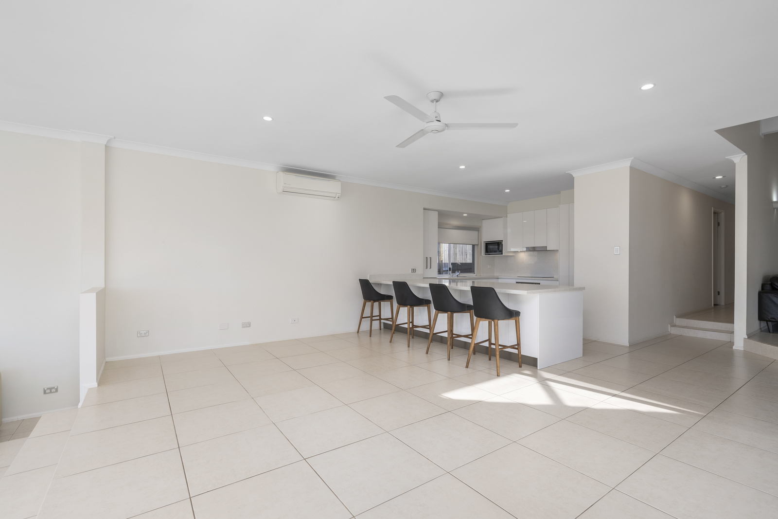 004_Open2view_ID763960-3_Dewar_Court