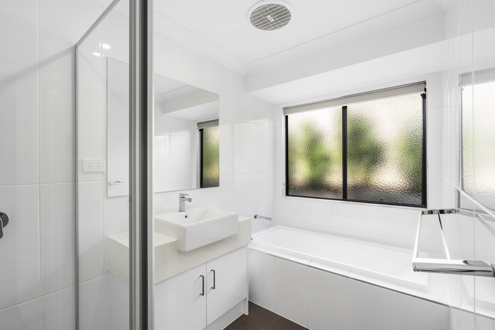 008_Open2view_ID761769-96_Peter_Mills_Drive
