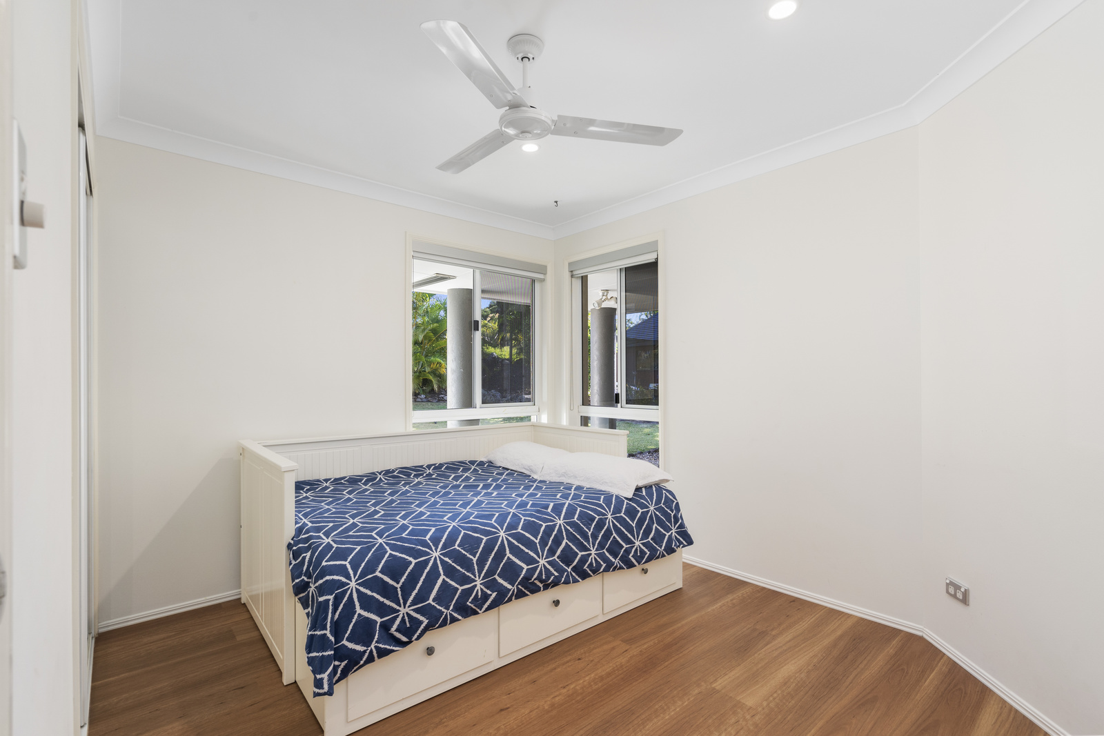 010_Open2view_ID763960-3_Dewar_Court
