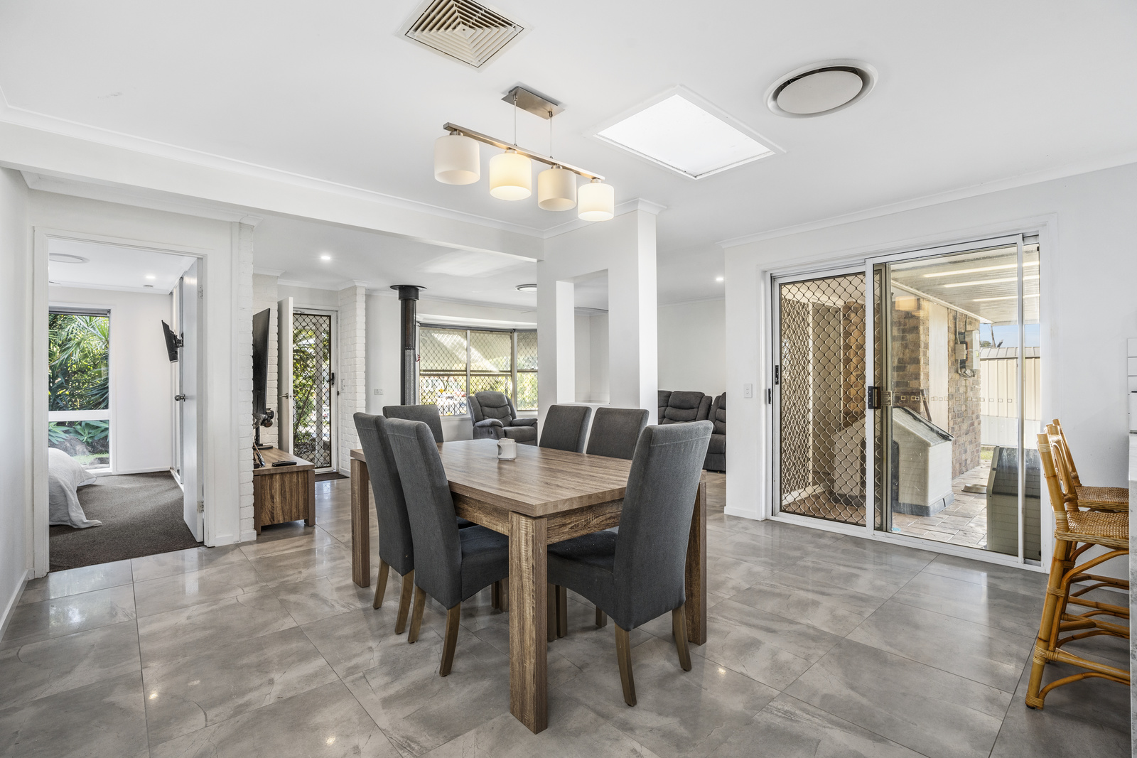 008_Open2view_ID775584-4_Merewether_Court