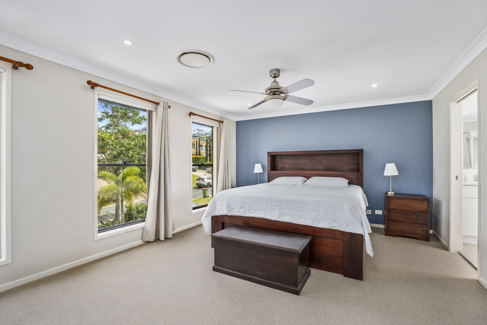 013_Open2view_ID777941-1_Mercure_Place