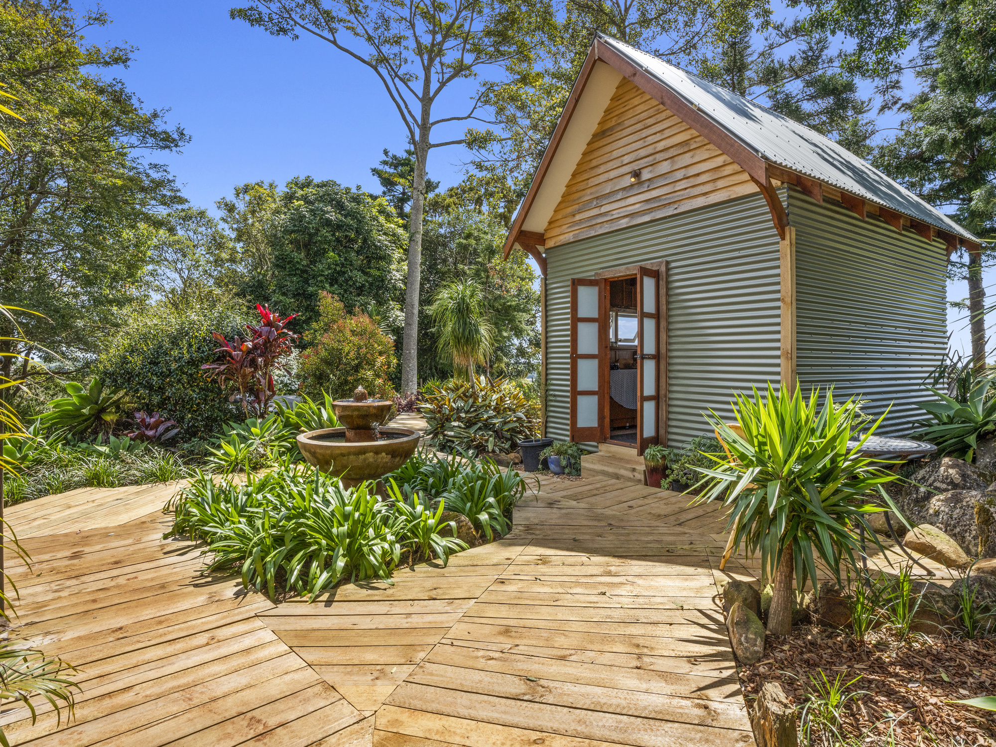 014_Open2view_ID781581-7_Poplar_Court